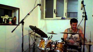 Giovanni Volpe plays on drum Michael Jackson's BEAT IT