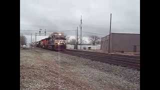 preview picture of video 'NS and BNSF near Hamilton Depot'