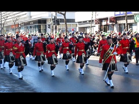 Montréal | 2017 St-Patrick's Day Parade - Québec RCMP Pipes and Drums Band + Police Officers