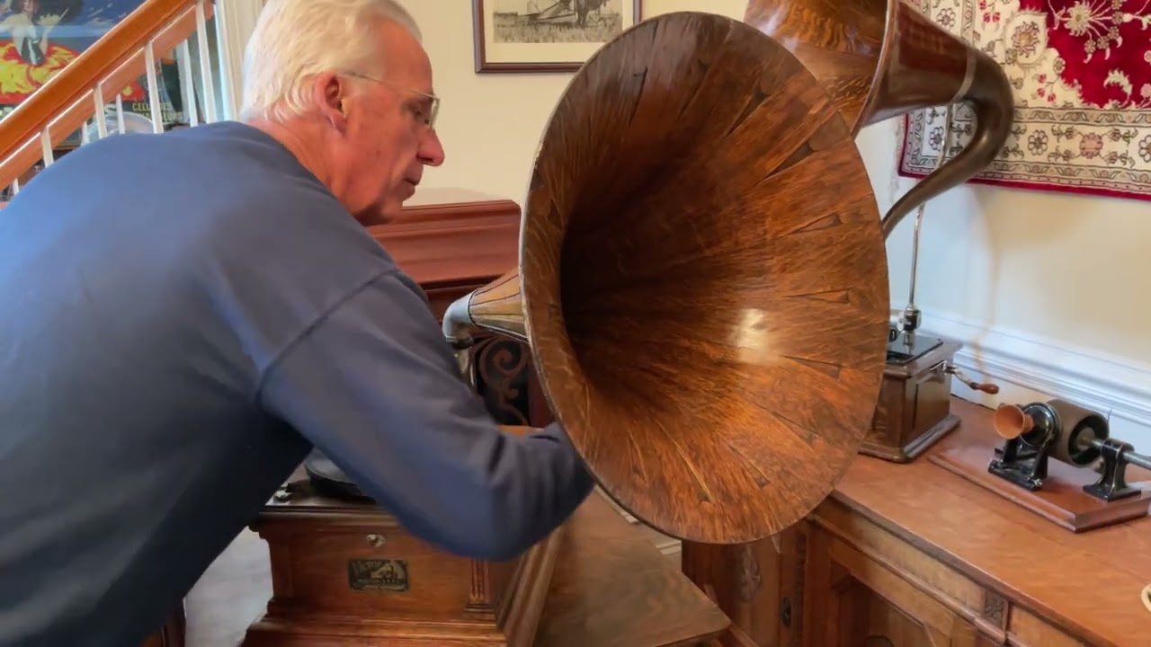 1363.  How to operate a Victor III phonograph