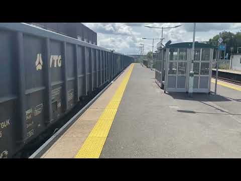 Freight Train 66 109 passing Three Bridges for Acton TC from Newhaven Aggregates