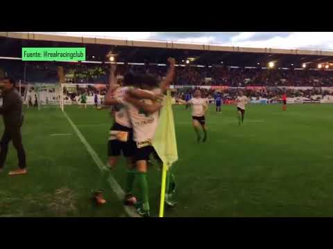 Celebración del gol de Regalón al Barakaldo