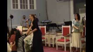 preview picture of video 'Egleyda Belliard  | Porque Me Persigues | Iglesia La Familia'