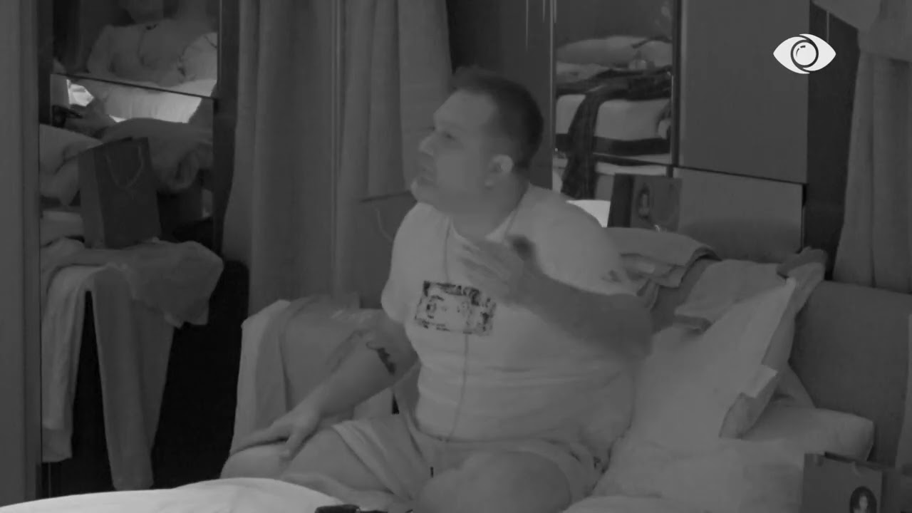 “Ai t’i ka bërë trutë dhallë”/ Juli debaton me Meritonin: Unë po argumentoj