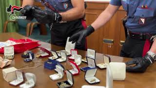 truffa-cagliari-napoli-il-video-con-i-gioielli-recuperati-dai-carabinieri
