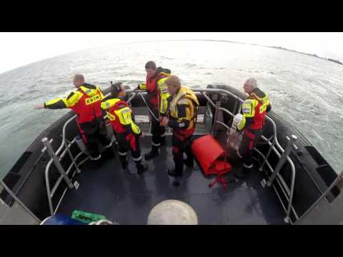 KNRM HvH drenkeling redden en behandelen