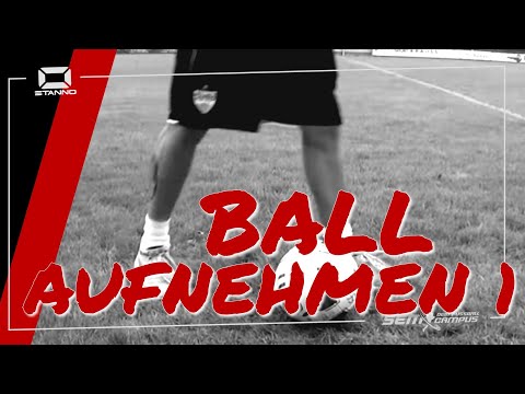 Ball aufnehmen - SEM Fußballtraining - 3 006KB
