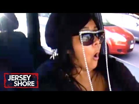 Snooki & Deena Get into a Fender Bender | Jersey Shore