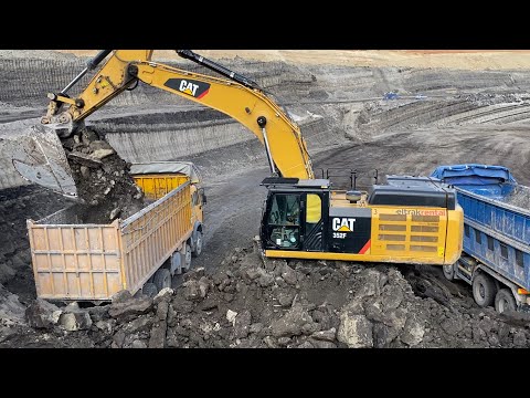 Caterpillar 352F Excavator Loading Trucks
