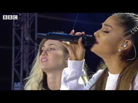 Miley Cyrus ft. Ariana Grande - Don't Dream It's Over (LIVE) 2017