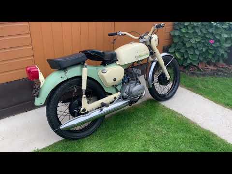 For sale on eBay Suzuki b100 125 1976 - lovey fully running project with v5 and Uk plates