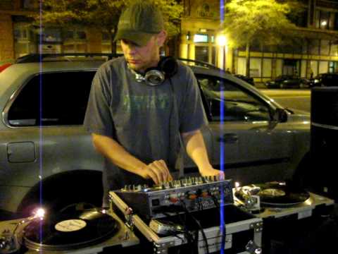 DJ Cadence Turnstyle on the Artwalk...RVA...04.02.10