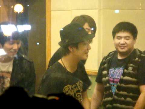 [Fancam] CNBlue at Sukira Kiss The Radio 100528