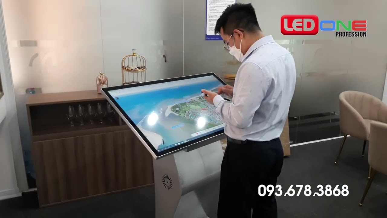Cty BĐS My Second Home | BĐS MSH Group | Ledone lắp đặt dự án 3 màn hình cảm ứng Lcd 43inch chân quỳ