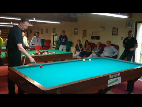 Périgueux : démonstration d'un triple champion du monde de billard artistique