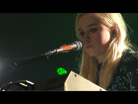 Maustetytöt - Eivät enkelitkään ilman siipiä lennä (Live 2020) English Subtitles