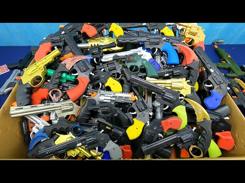Box of Legendary Revolver Pistols, Toy Guns, Crazy Revolver, Box of Realistic Dangerous Guns