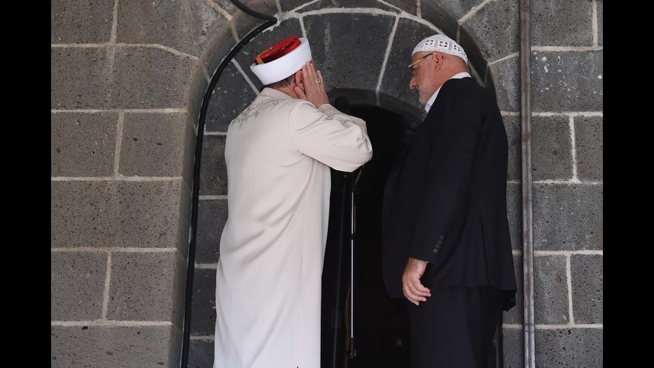 Başkan Erbaş ve Hafiz Osman Şahin'in okuduğu çifte ezan dinleyenleri mest etti