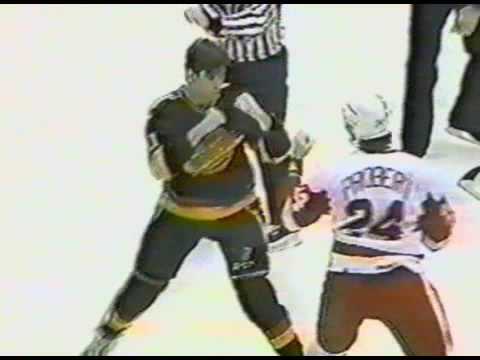 Craig Coxe vs Bob Probert Nov 19, 1987