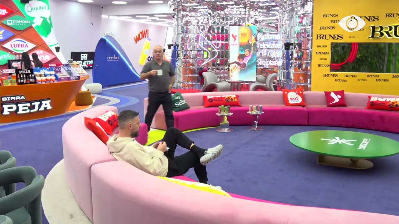 Ti qenke debil, idiot…/ Miri i drejtohet Artanit