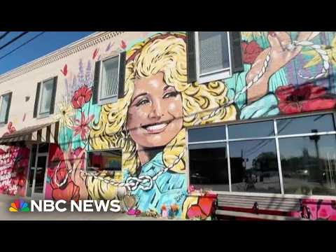 Georgia town honors Dolly Parton and Carl Dean's love story