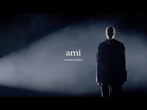 Ami Fall-Winter 2023 Fashion Show - Moses Sumney performance