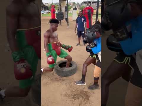 2 vs 1 boxing Sparring on the street of lagos,  Nigeria... #boxing #boxingworld #boxingnews