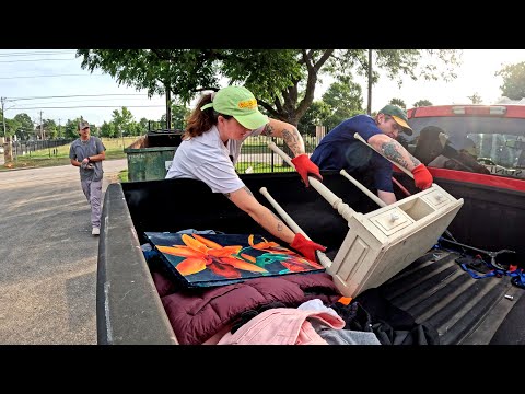 We Found Dumpster Art, Furniture, and Clothes in the Trash!