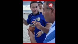 মেসির পছন্দের পানীয় 'মাতে' তৈরি করে দেখালেন আর্জেন্টাইন সমর্থক | Daily Sakalbela