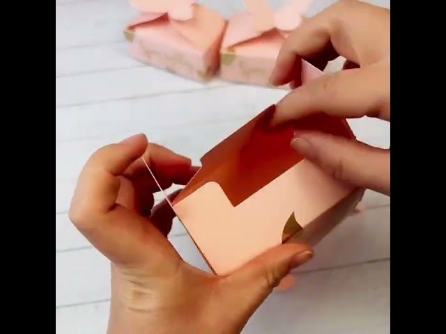 Vídeo relacionado con Arricraft Caja de recuerdo de madera para recuerdos, caja de árbol con tapa con cierre de tapa para guardar fotos, cartas, bodas, San Valentín, 7.6 x 9.6 x 4 pulgadas (19.5 x 24.5 x 10.3 cm)