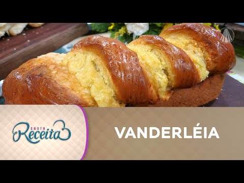 Vanderléia: um clássico das padarias, pão doce com creme e coco