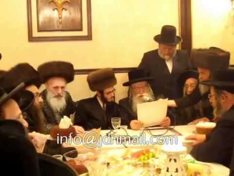 Pshevorsk Rebbe Reading Tenoim @ Karlsburg Apta Engagement Sivan 5771