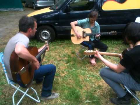 Valentin und Felix jamming with Moustache Guitars at Samois Festival 2014 - part 2