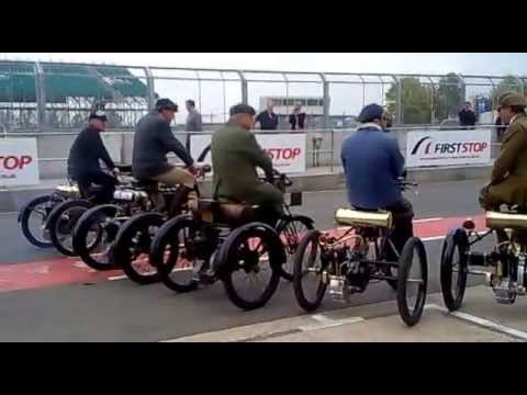 De Dion Bouton pit lane start Silverstone