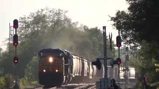 preview picture of video 'Quick CSX Freight Train Going Thru Shenandoah Junction'