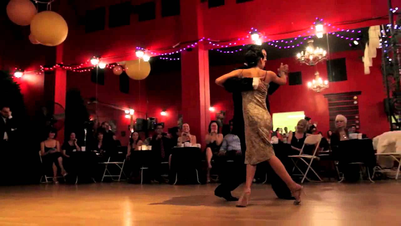 Tango "Toda Mi Vida" performed by Luna Palacios and Meng Wang