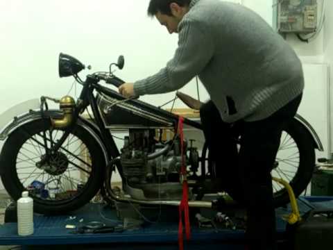 Mikel BMW R42 1927 Arrancando por primera vez