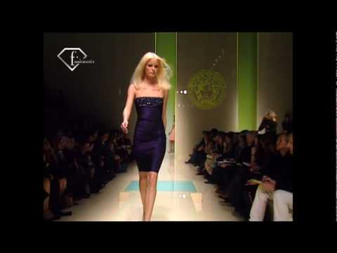 fashiontv | FTV.com - FULL SHOW VERSACE - MILAN FW FEM AH 2005/2006