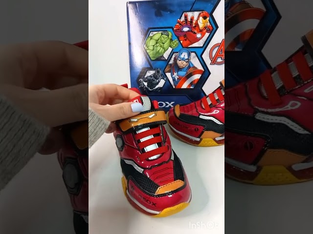 Vídeo relacionado con Geox - J INEK Boy E, Zapatillas Niños, Navy/Lt Blue,