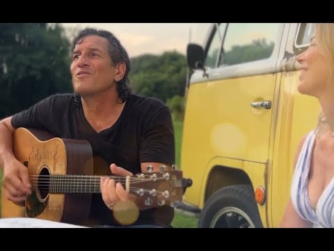 Dirk Schwenk - HIPPIE CHICKS Official Video