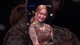 Download lagu Lihainya Siti Nurhaliza menari melayu #roadtokilauraya #Mnctv #sitinurhaliza mp3