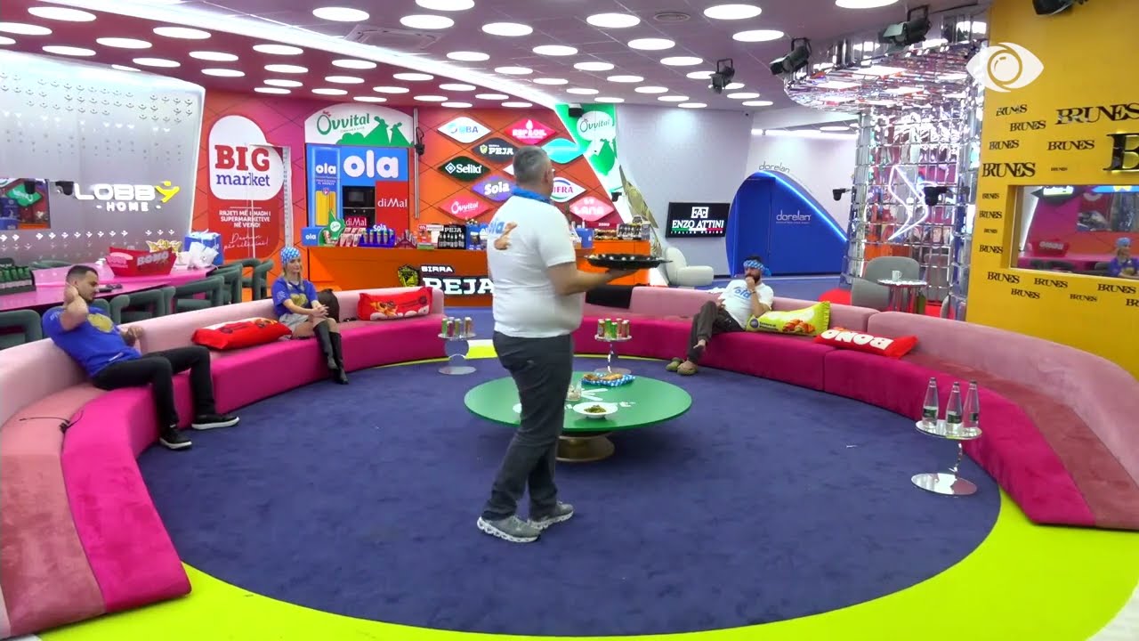 Rogerti prezanton picën e veçantë që ka gatuar