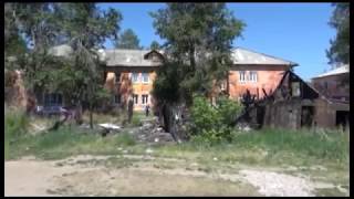 В Усолье-Сибирском в одном из дворов рядом с пепелищем.. играют дети