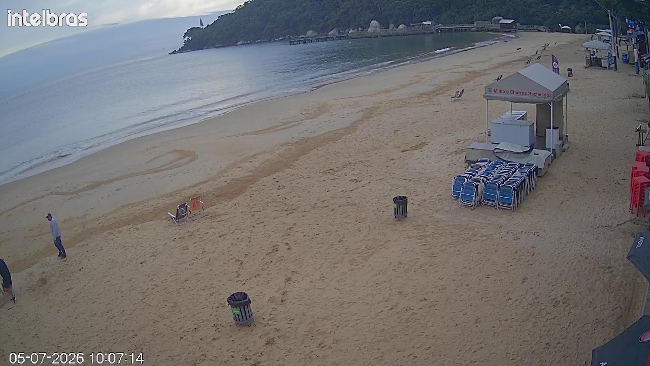 Live webcam view of Laranjeiras Beach & Casa do Camarão