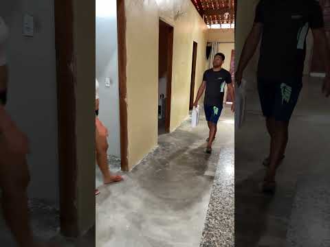 Vieira bought a gift for Sara.