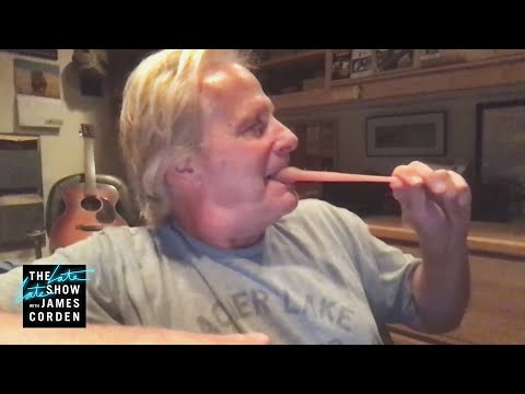 Jeff Daniels' Still Has His "Dumb and Dumber" Tongue