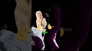 Rose win 🥇 rock paper, scissor game ? #blackpink #rose