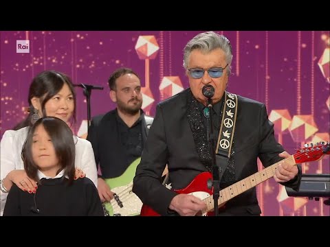 Bobby Solo canta: "Una lacrima sul viso" e  "Se piangi se ridi" - Domenica In 29/12/2024