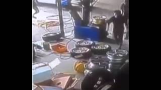 Download lagu Ban Mobil Yang Meletus Dooorrr mp3 Download lagu Ban Mobil Yang Meletus Dooorrr mp3