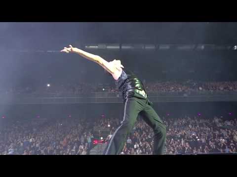 DEPECHE MODE cover me amsterdam live 13 01 2018 catwalk dave gahan